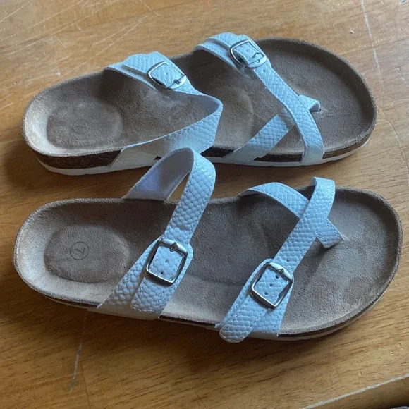 White Strappy Sandals- size 7 - Picture 2 of 4